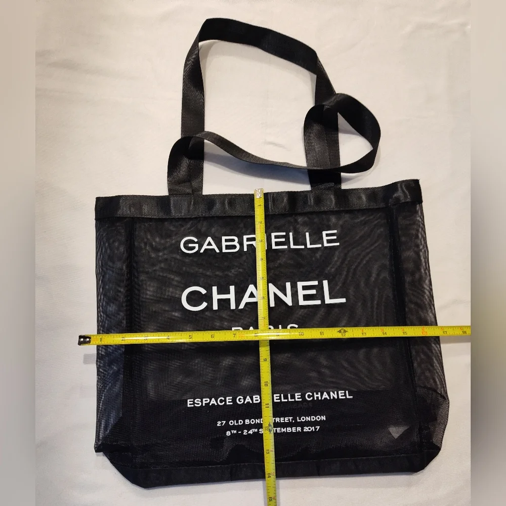 CHANEL Gabrielle Black Mesh Tote Bag Espace Gabrielle Chanel Paris London 2017
